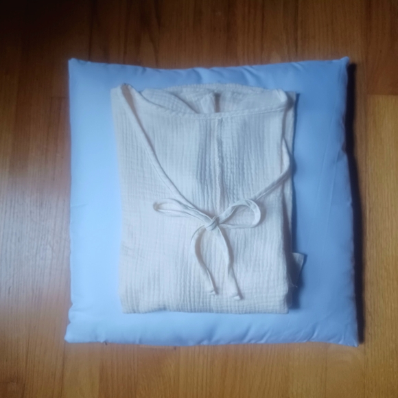 RED RUFFLED SHORT SLEEVE COTTON V-NECK TOP-(NEW) - Picture 5 of 5